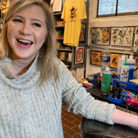 Meet your Posher, Devan - Picture 2 of 3